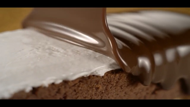 Video Reference N1: chocolate, baking, icing, buttercream, snack cake, chocolate cake, whipped cream, cream, chocolate brownie, dessert