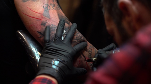 Video Reference N7: Tattoo, Arm, Flesh, Hand, Tattoo artist, Finger, Fictional character