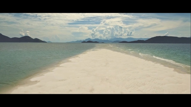 Video Reference N0: Body of water, Sky, Beach, Sea, Ocean, Horizon, Coast, Shore, Daytime, Sand