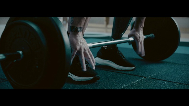 Video Reference N1: Barbell, Exercise equipment, Physical fitness, Deadlift, Bodybuilding, Human leg, Weight training, Leg, Arm, Weights