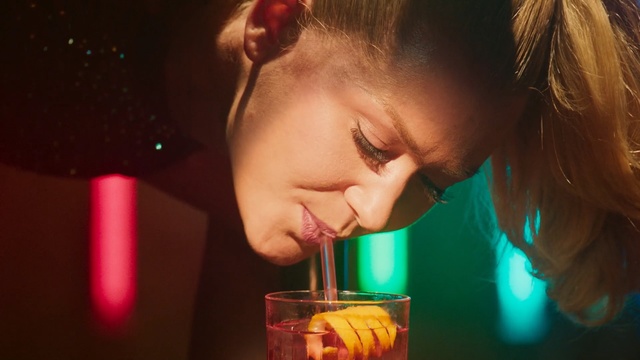 Video Reference N1: girl, fun, drink, light, lighting, human body, human, drinking, mouth, alcohol