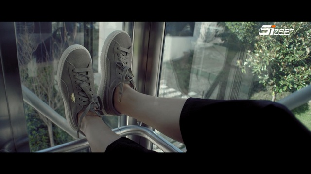 Video Reference N2: Footwear, Snapshot, Arm, Leg, Organism, Shoe, Cool, Photography, Cg artwork, Screenshot