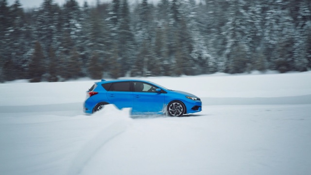Video Reference N7: car, snow, blue, motor vehicle, winter, freezing, vehicle, automotive design, ice, automotive exterior
