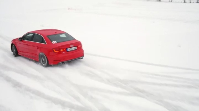 Video Reference N4: Land vehicle, Vehicle, Car, Snow, Automotive design, Audi, Auto racing, Mid-size car, Drifting