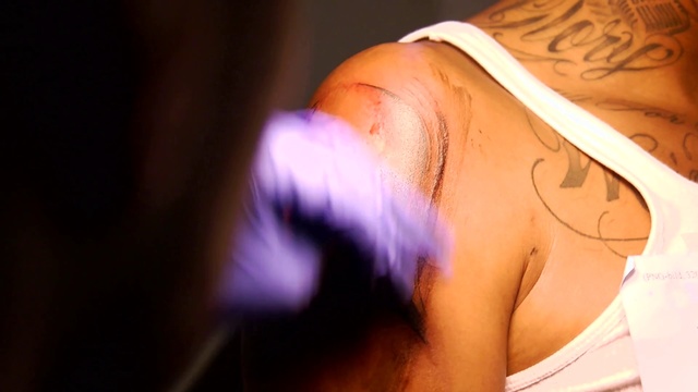 Video Reference N8: Shoulder, Purple, Arm, Joint, Tattoo, Muscle, Close-up, Neck, Flesh, Back