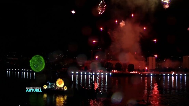 Video Reference N16: Fireworks, Night, Midnight, New year, Fête, Holiday, Event, Reflection, Darkness, Lighting