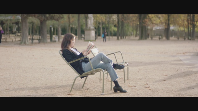 Video Reference N1: Sitting, Furniture, Leg, Fun, Tree, Leisure, Photography, Chair, Photo caption, Style