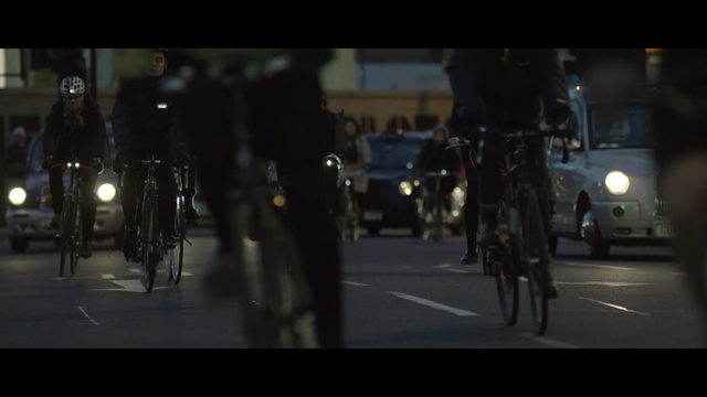 Video Reference N2: land vehicle, cycling, bicycle, road bicycle, lane, mode of transport, darkness, light, night, snapshot, Person