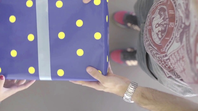 Video Reference N7: Purple, Polka dot, Pattern, Violet, Design, Hand, Lighting accessory, Lampshade