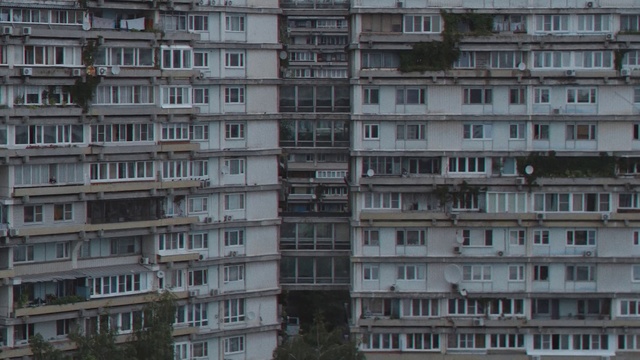 Video Reference N0: Residential area, Building, Urban area, Tower block, Condominium, Architecture, Apartment, Neighbourhood, Human settlement, Metropolitan area, Outdoor, Water, Large, Tall, City, Sitting, Library, Many, Standing, Group, Row, Young, People, Street, Man, Bus, Room, Window, Apartment building, Skyscraper, House, Sky
