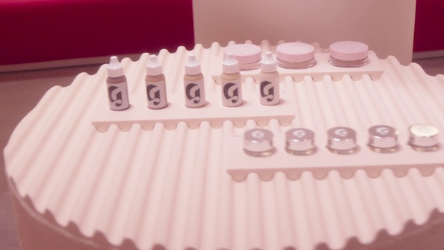 Video Reference N2: Product, Pink, Cake decorating supply, Rectangle, Material property, Font, Gas, Icing, Sweetness, Cuisine