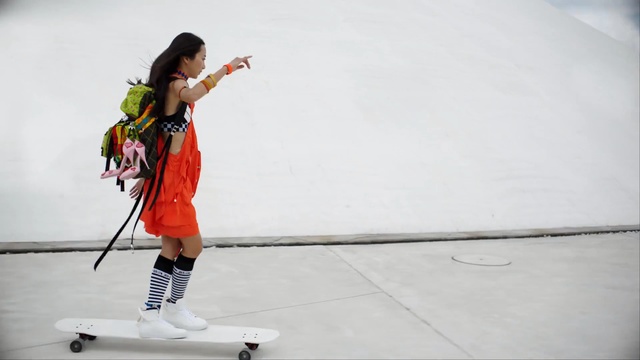 Video Reference N2: fun, recreation, winter sport, ice skate, ice, skateboarding equipment and supplies, shoe, ice skating, girl, joint, Person
