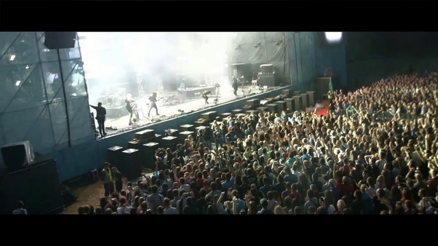 Video Reference N2: Crowd, People, Audience, Rock concert, Performance, Event, Public event, Concert, Urban area, Stage
