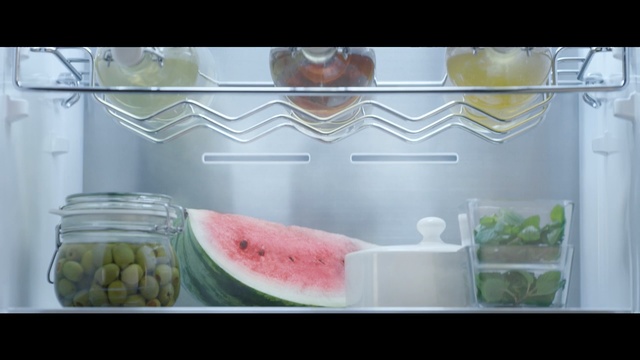 Video Reference N0: Watermelon, Citrullus, Food, Melon, Room, Refrigerator, Plant, Glass, Superfood, Fruit