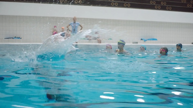 Video Reference N2: Swimming pool, Leisure centre, Swimming, Leisure, Recreation, Swimmer, Water, Fun, Sports, Individual sports