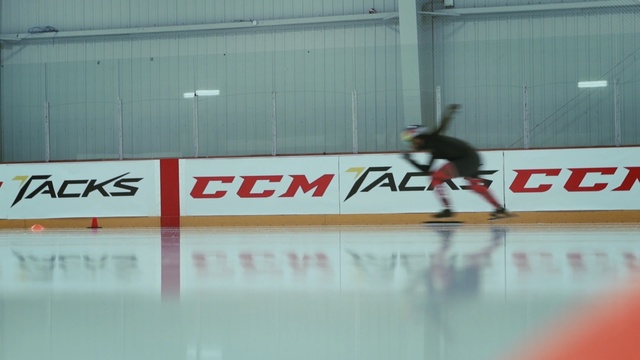 Video Reference N2: skating, ice skating, ice rink, winter sport, sport venue, recreation, line, sports, speed skating, ice