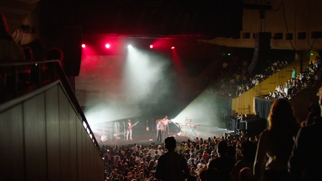 Video Reference N1: Performance, Entertainment, Crowd, Stage, Concert, Rock concert, Performing arts, Light, Event, Music, Person