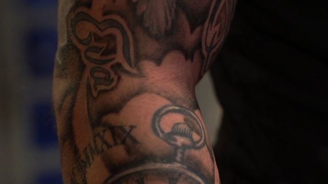 Video Reference N2: Tattoo, Arm, Shoulder, Joint, Flesh, Muscle, Human body, Leg, Temporary tattoo, Human leg
