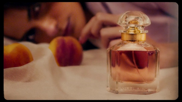 Video Reference N5: Perfume, Glass bottle, Bottle, Cosmetics, Fluid, Liquid, Still life photography