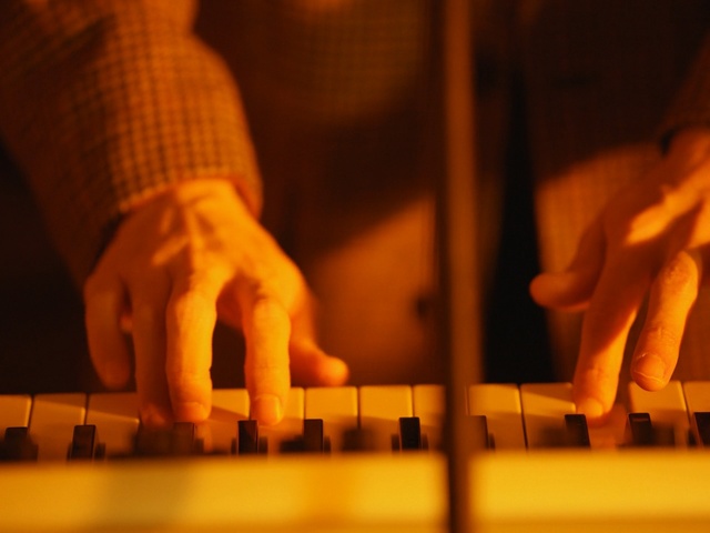 Video Reference N0: yellow, hand, finger, light, string instrument, human body, keyboard, musical instrument accessory, heat, arm