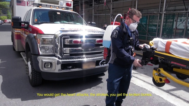 Video Reference N5: Land vehicle, Vehicle, Car, Motor vehicle, Truck, Pickup truck, Ford super duty, Ford f-550, Emergency service, Emergency vehicle