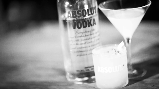 Video Reference N1: Drink, Alcoholic beverage, Distilled beverage, Black-and-white, Alcohol, Liqueur, Classic cocktail, Monochrome, Monochrome photography, Cocktail