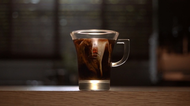 Video Reference N6: drink, pint glass, glass, pint us, cup, cup, beer glass, liqueur, black russian