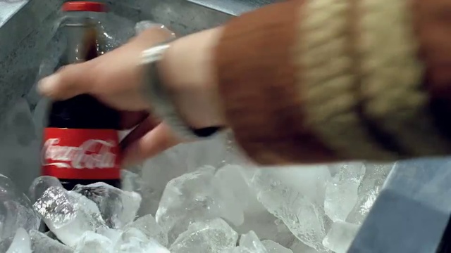 Video Reference N1: Water, Drink, Cola, Coca-cola, Bottle, Carbonated soft drinks, Plastic bottle, Alcohol, Hand, Glass