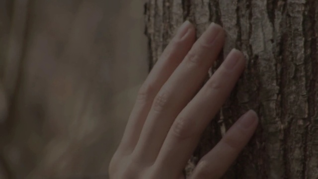 Video Reference N1: finger, hand, skin, close up, wood, nail, girl, arm, mouth, neck