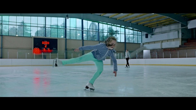 Video Reference N1: Skating, Ice skating, Figure skating, Ice rink, Ice skate, Figure skate, Recreation, Sports, Sports equipment, Footwear