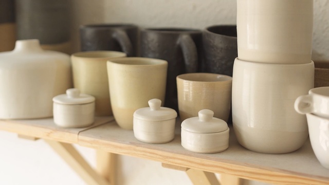 Video Reference N12: ceramic, product, pottery, tableware, cup, coffee cup