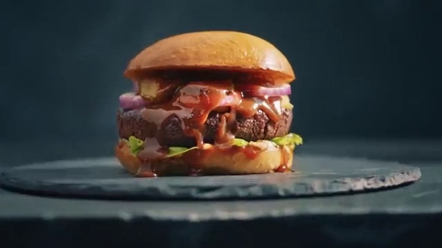 Video Reference N0: Hamburger, Food, Cheeseburger, Cuisine, Dish, Junk food, Bacon sandwich, Fast food, Sandwich, Ingredient