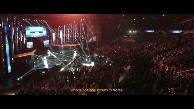 Video Reference N2: Crowd, Performance, Audience, Stage, Concert, Rock concert, Event, Performing arts, Music venue, Stadium