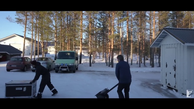 Video Reference N20: Mode of transport, Transport, Snow, Car, Vehicle, Tree, Van, Winter, Asphalt, Screenshot