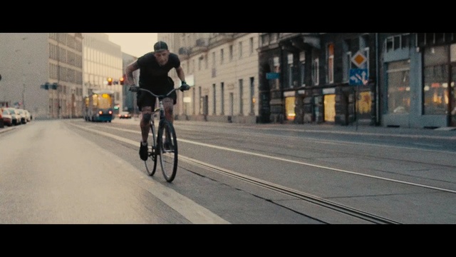 Video Reference N1: Bicycle, Cycling, Cycle sport, Vehicle, Lane, Mode of transport, Road cycling, Recreation, Transport, Snapshot