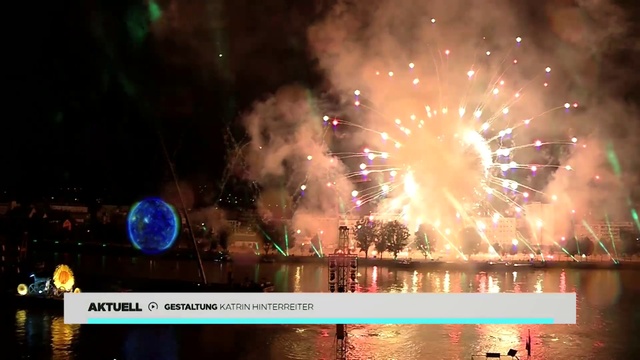 Video Reference N17: Fireworks, New year, Holiday, Event, Midnight, Night, New Years Day, New years eve, Recreation, Diwali