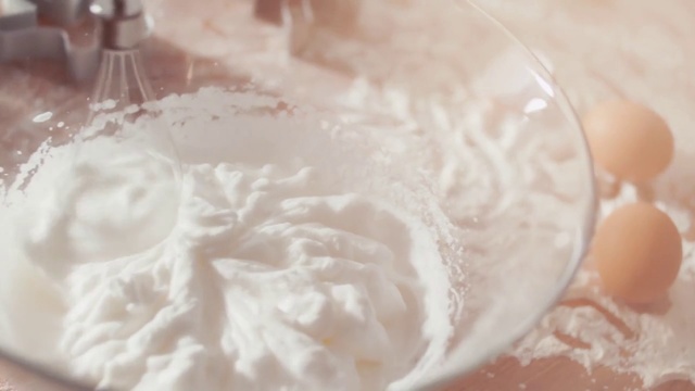 Video Reference N1: Food, Cream, Buttercream, Meringue, Whipped cream, Cuisine, Dairy, Icing, Pavlova, Marshmallow creme