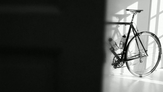 Video Reference N2: bicycle, land vehicle, black and white, road bicycle, photography, bicycle frame, monochrome photography, bicycle wheel, bicycle part, monochrome, Person