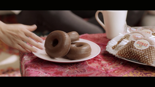 Video Reference N5: doughnut, baking