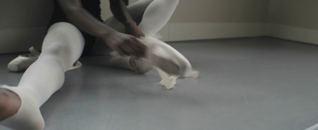 Video Reference N2: White, Joint, Leg, Arm, Hand, Sculpture, Figurine, Footwear, Floor, Flooring