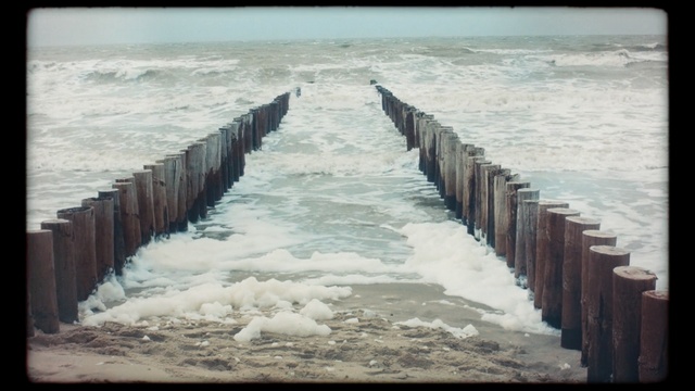 Video Reference N1: sea, water, wave, ocean, shore, breakwater, sky, freezing, horizon, wind wave