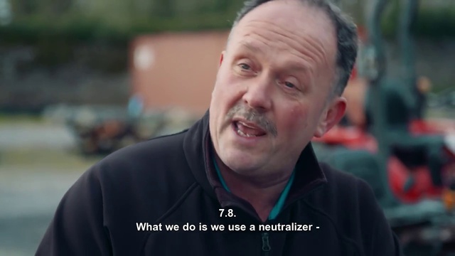 Video Reference N6: Photo caption, Smile