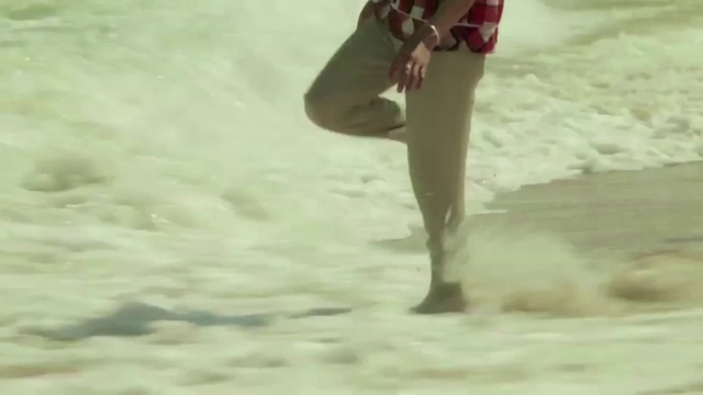 Video Reference N1: Sand, Leg, Fun, Human leg, Wave, Joint, Human body, Summer, Beach, Thigh, Person