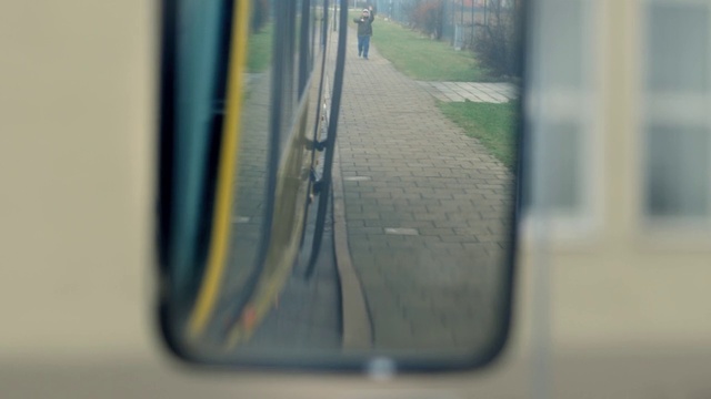 Video Reference N0: Mode of transport, Transport, Reflection, Line, Tree, Glass, Vehicle door, Auto part, Window, Rear-view mirror