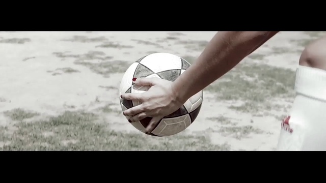 Video Reference N3: Soccer ball, Football, Ball, Soccer, Hand, Freestyle football, Sports equipment, Beach soccer, Team sport, Fun