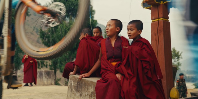 Video Reference N5: Monk, People, Red, Lama, Temple, Tradition, Sari, Smile, Monastery