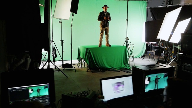 Video Reference N0: Film studio, Green, Stage, Studio, Music, Performance, Sound stage, Technology, Event, Pop music