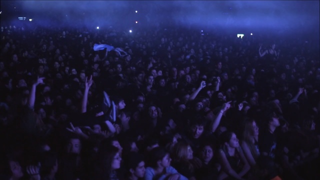 Video Reference N4: Crowd, Audience, People, Performance, Entertainment, Event, Concert, Purple, Nightclub, Rock concert, Person