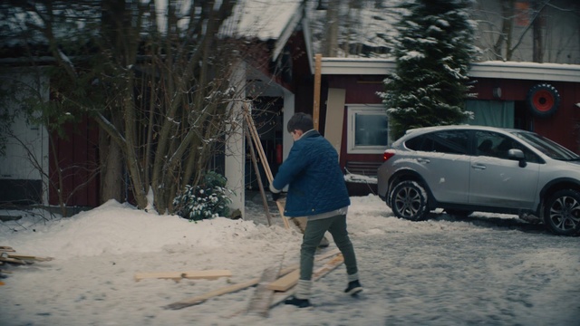 Video Reference N1: Snow, Winter, Car, Vehicle, Freezing, Vehicle door, Luxury vehicle, Automotive tire, Winter storm, Crossover suv, Outdoor, Building, Man, Street, Woman, Holding, Standing, Riding, Frisbee, Walking, Young, Wearing, Playing, Dog, Ball, Covered, City, Red, Hill, Skiing, Flying, Air, White, Person, Clothing, Land vehicle, Footwear, Tree