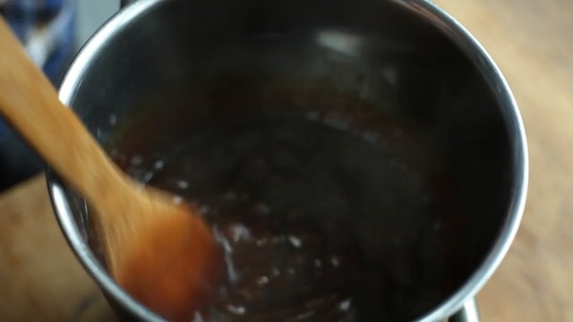 Video Reference N0: Food, Dish, Cuisine, Ingredient, Brown sauce, Chocolate syrup, Chocolate, Gravy, Recipe
